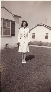 at-mothers-lynwood-calif-19451